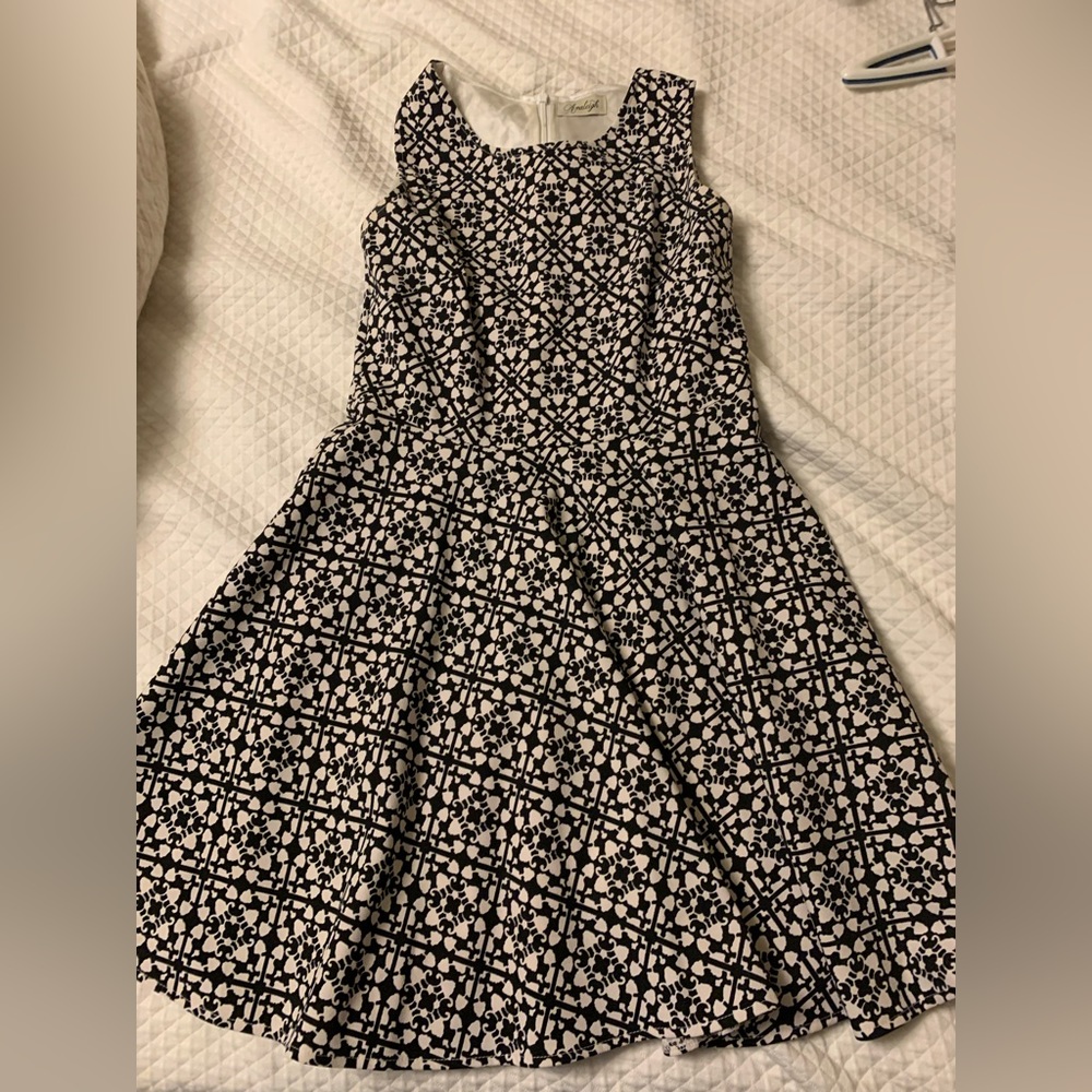 Avaleigh formal dress, size small, beautiful thick material, great for wedding